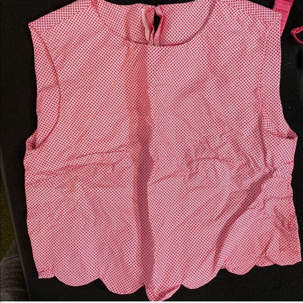 SCALLOPED TANK